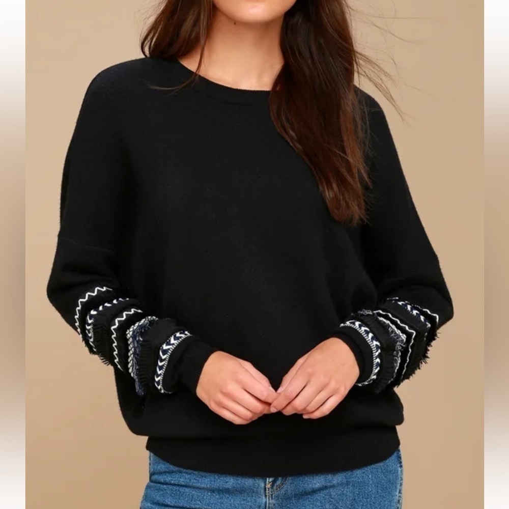 Lulu’s Black Crew Neck Sweater with Fringe on the Sleeves Size S